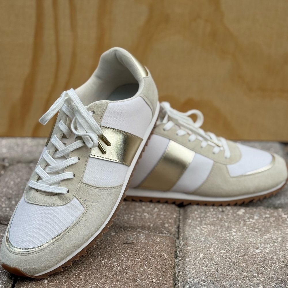 J.Crew trainers metallic colorblock
Stylish Women's Mountain Ivory Gold Sneakers